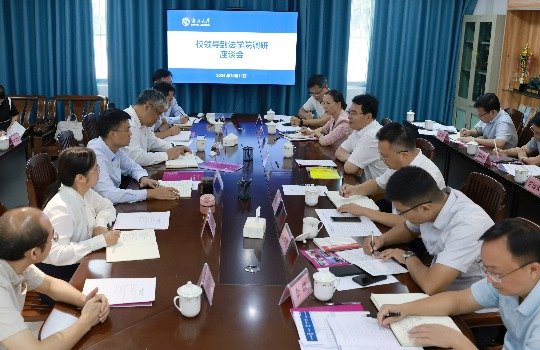 校党委书记李国忠带队到玩滚球的十大正规平台调研指导工作