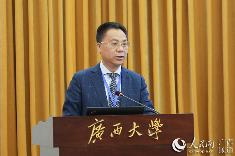玩滚球的十大正规平台党委书记黄建荣在国际投资贸易与广西自贸区法制建设国际研讨会闭幕式上的致辞此次会议的召开，得益于若干非常重要的机缘。对促成这些机缘成就的一些人和单位，我要表示诚挚的谢意【详细】 